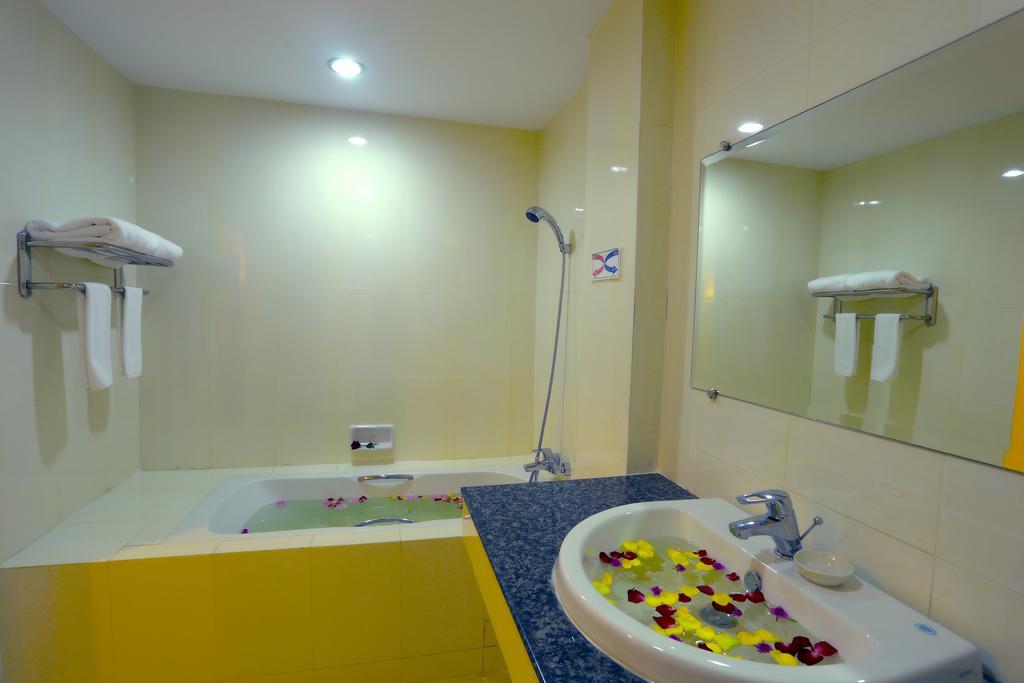 Apex Hotel Naypyidaw Room photo